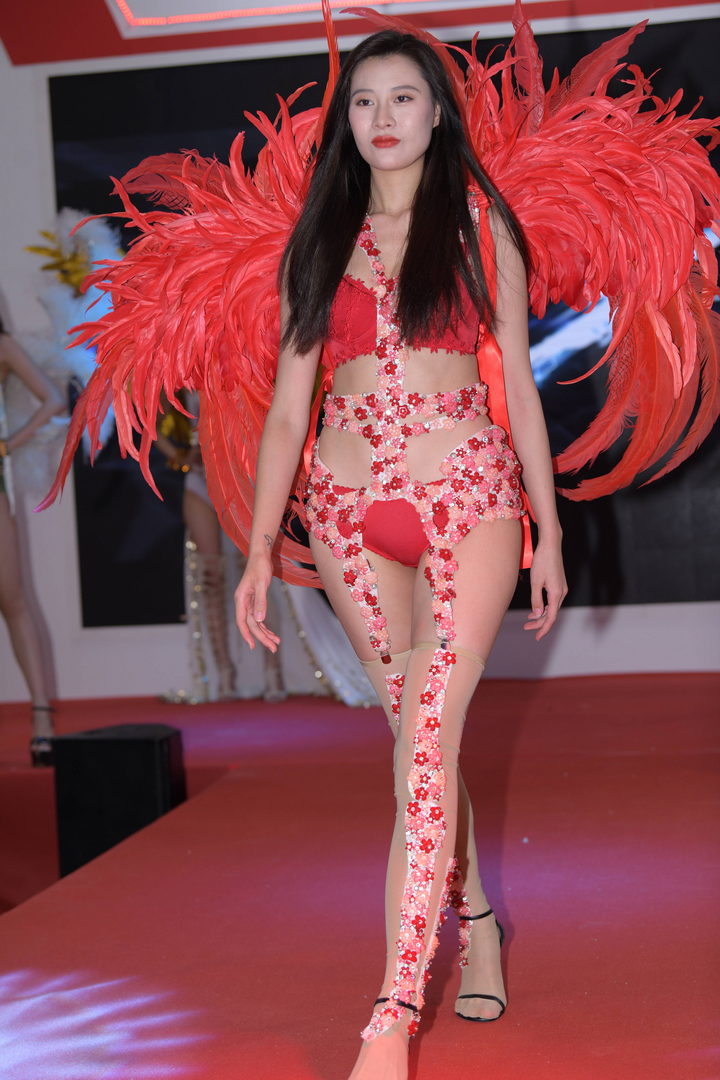 QD4417 套图136张+视频-神兽街拍