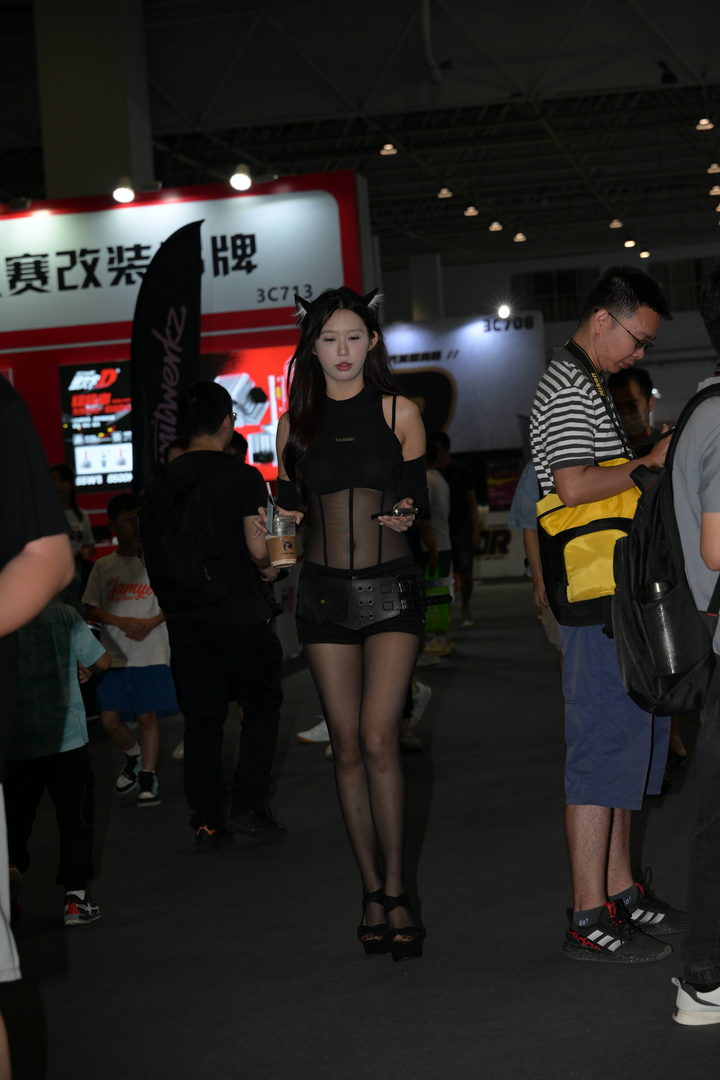 QD4481 套图50张-神兽街拍