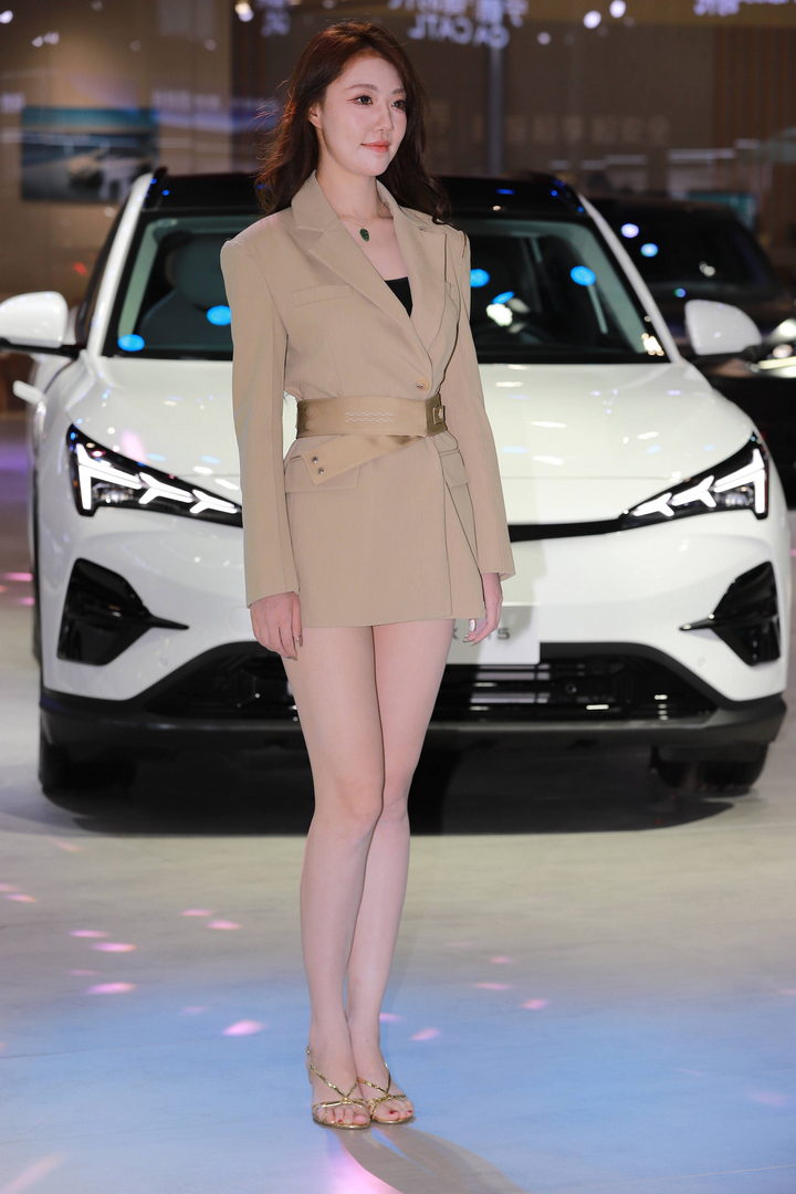 QD4572 套图112张-神兽街拍