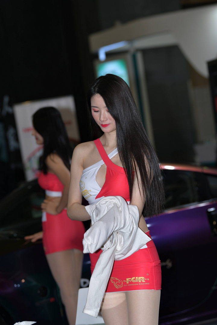 QD4661 套图33张-神兽街拍