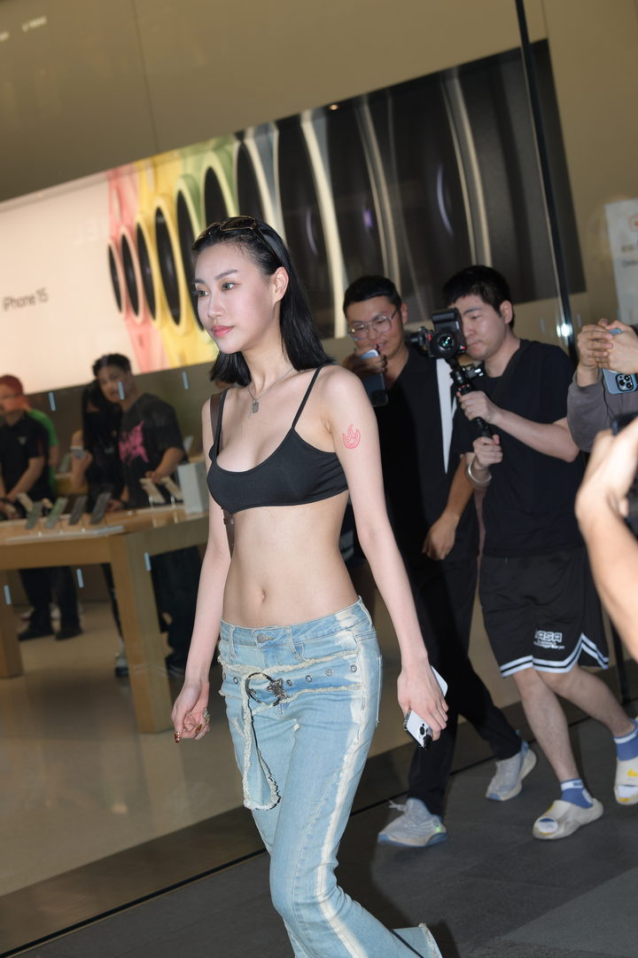 QD5069 套图88张-神兽街拍