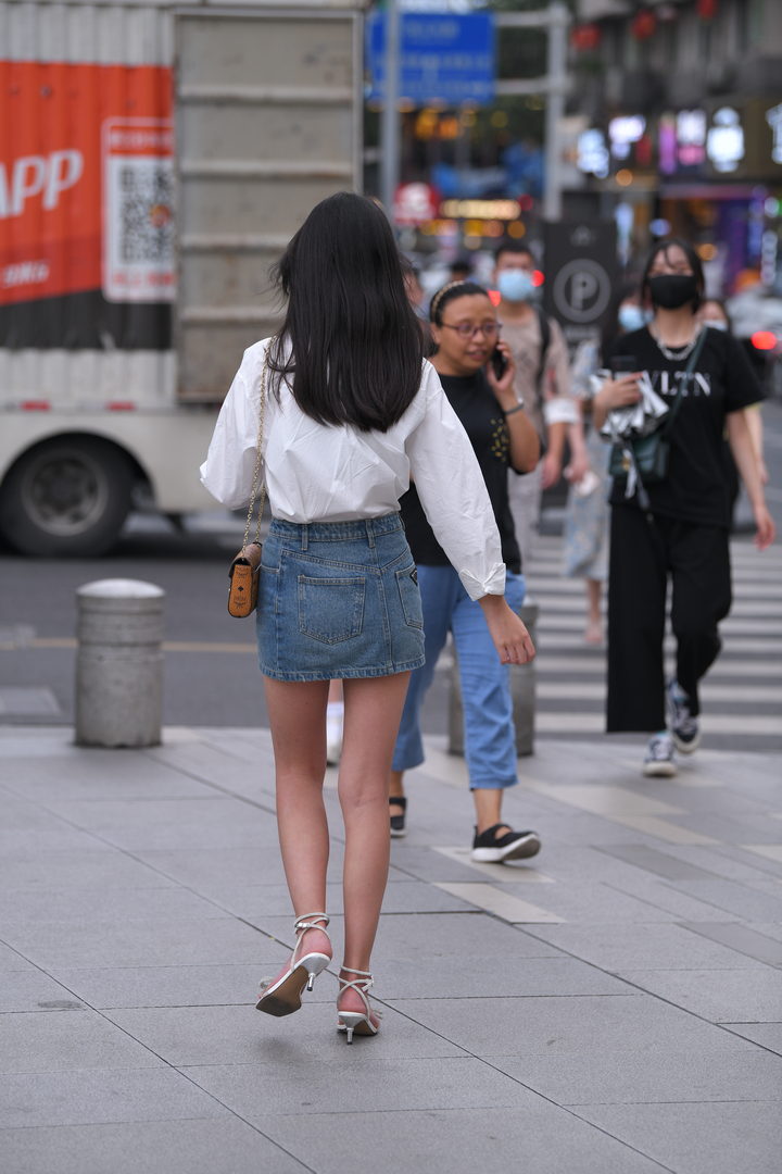 QD5364 套图116张-神兽街拍