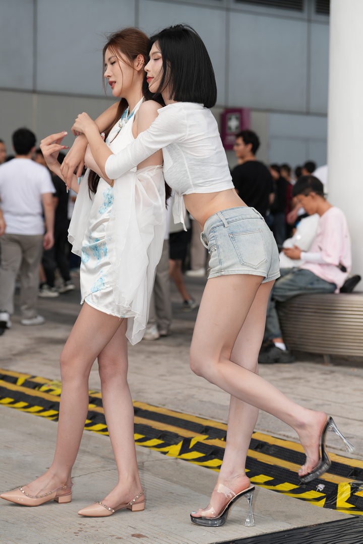 QD5382 套图70张-神兽街拍